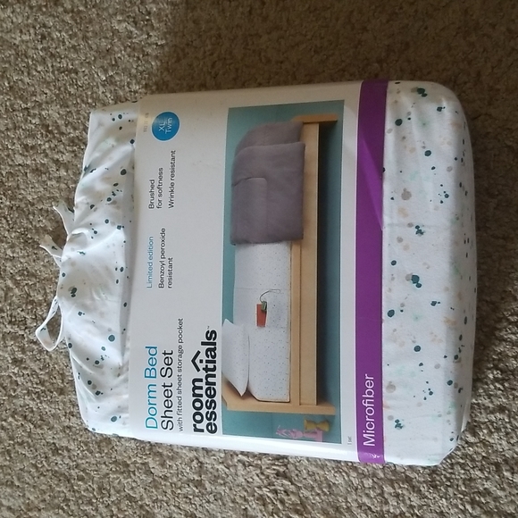 Room Essentials Other - Room Essentials Dorm Bed Sheet Set (TXL) Multi Paint Pattern